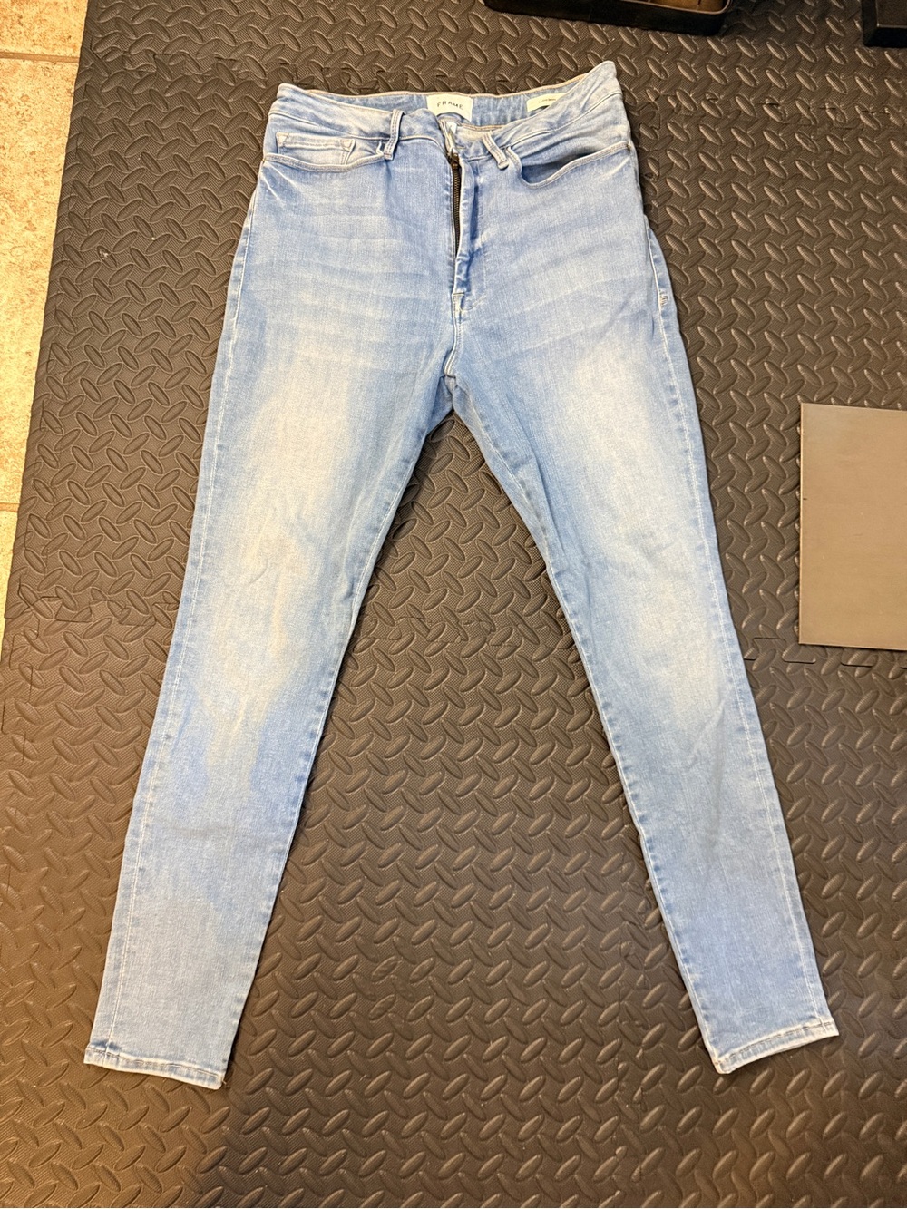 Frame Denim Light Wash Skinny Jeans - Pale Blue